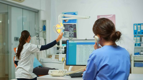 Le Centre dentaire Caroline Prud'homme offre-t-il des rendez-vous en soirée ou le week-end ?