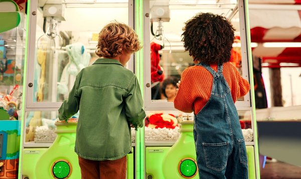 La popularité croissante des machines à pince dans les salles d'arcade et les foires