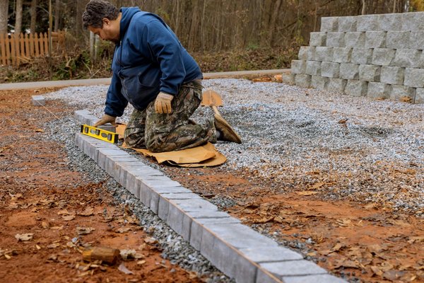 Combien coûte la pose de pavés extérieurs pour des allées ?